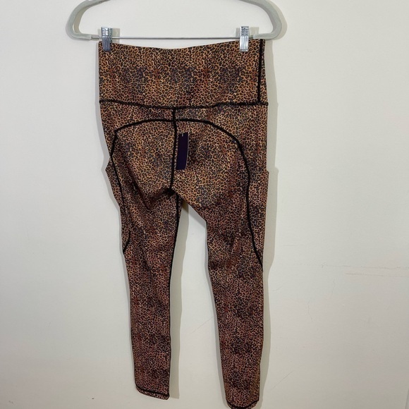 N.W.T. Yomover sz Md compression leggings in a brown animal print - Picture 6 of 10